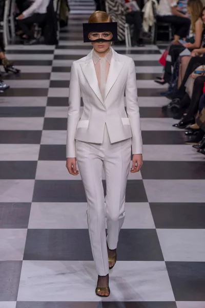 Look 60
